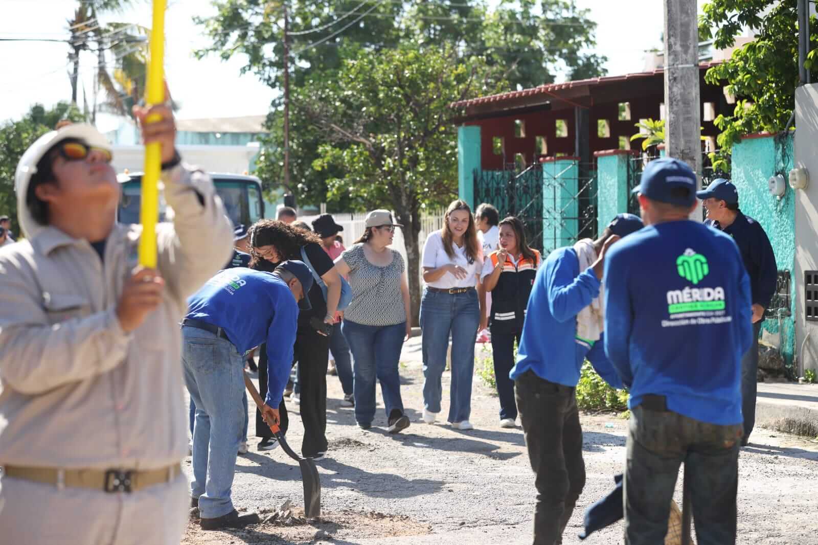 Megaoperativo en Unidad Morelos atiende drenaje, baches y limpieza