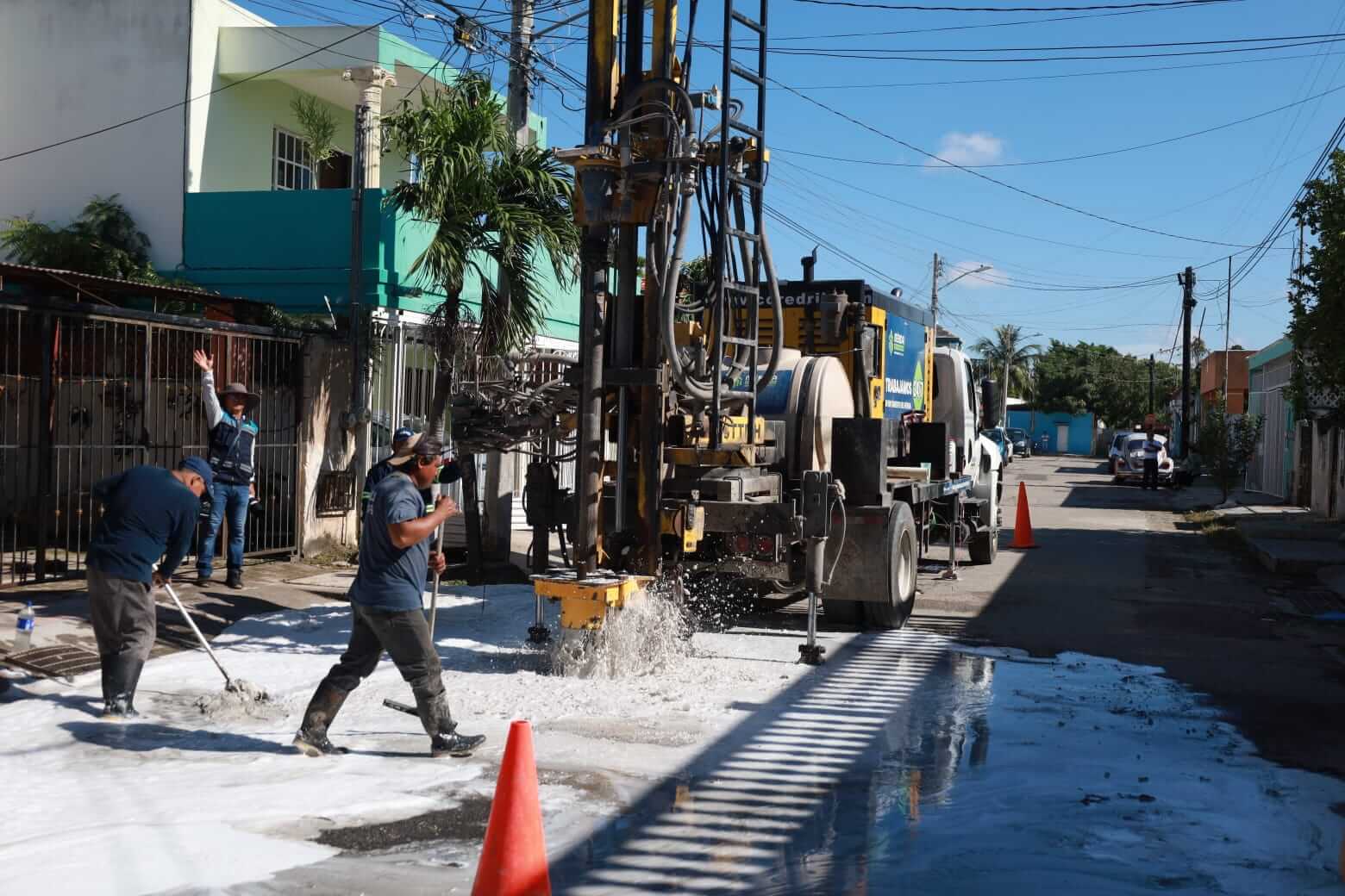 Megaoperativo en Unidad Morelos atiende drenaje, baches y limpieza