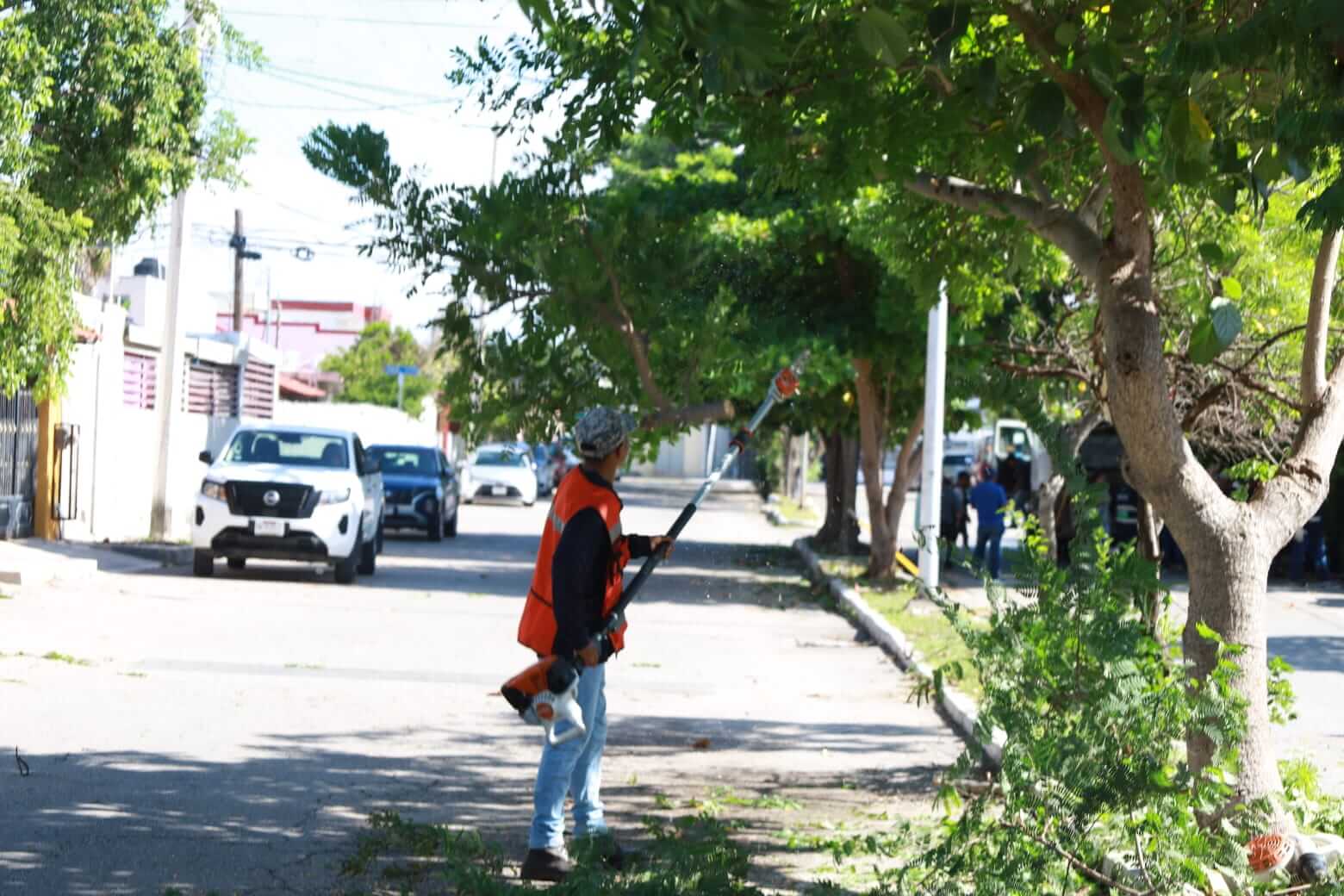 Megaoperativo en Unidad Morelos atiende drenaje, baches y limpieza