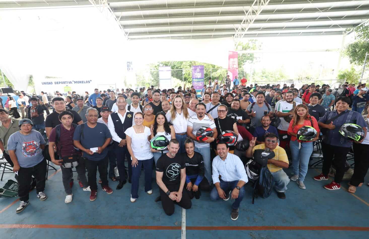 Chambea Seguro Mérida entrega 265 cascos certificados a motociclistas