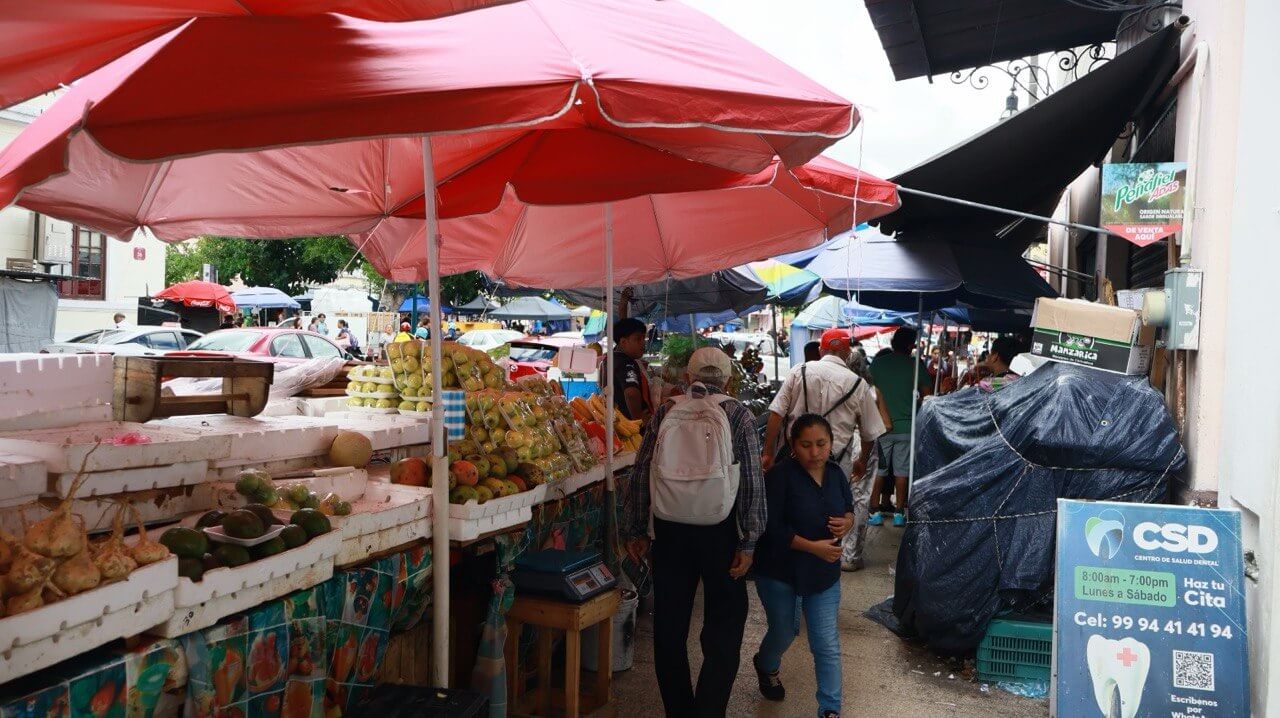 Reordenamiento comercial en Mérida reorganiza 30 puestos del Centro Histórico
